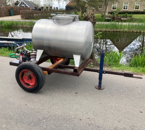 Gebruikte RVS weidetank ca. 700 ltr. 